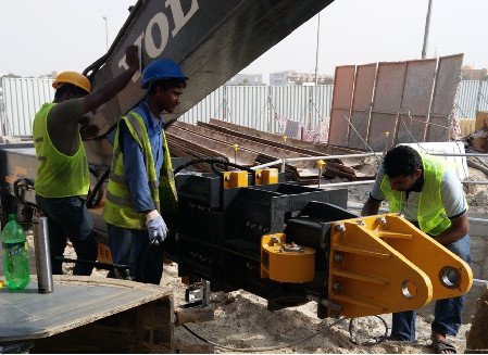 Máy đào KM220 Cánh tay kính thiên văn Vỏ sò bùng nổ tầm xa