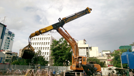 23 tấn Excavator gắn Clamshell cánh tay kính thiên văn Long Reach Boom And Arm