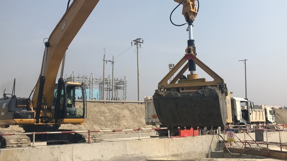 Ưu đãi nóng mở rộng tầm xa phá hủy cánh tay boom Clamshell cánh tay kính thiên văn cho máy đào